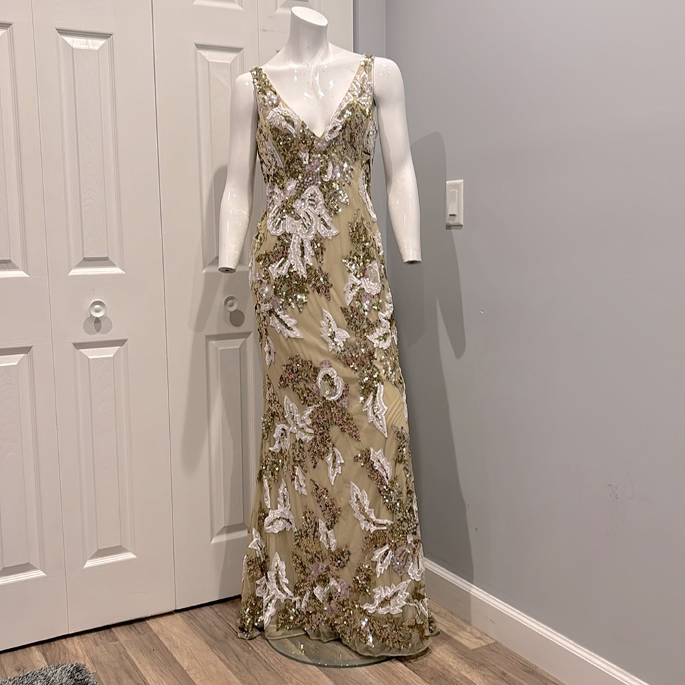 NWOT Mac Duggal floral embellished sequin v neck gown - Picture 3 of 16